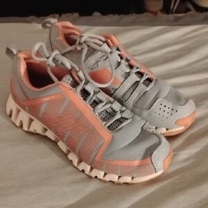 Reebok Zig Wild Size 7 Gray And Pink